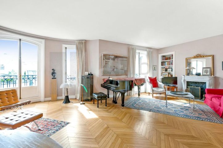 apartment 5 Rooms for sale on Paris 17ème (75017) Sale Apartment Paris 17ème 5 Rooms 180 m²