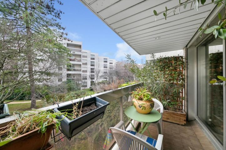 apartment 4 Rooms for sale on Neuilly-sur-Seine (92200)