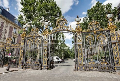 Sale Apartment Paris 8ème 4&nbsp;Rooms 171&nbsp;m²