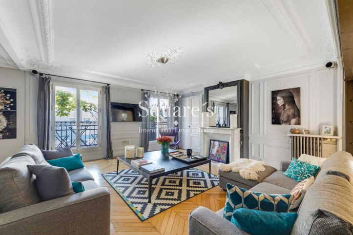apartment 4 Rooms for sale on Paris 8ème (75008) Sale Apartment Paris 8ème 4 Rooms 138 m²