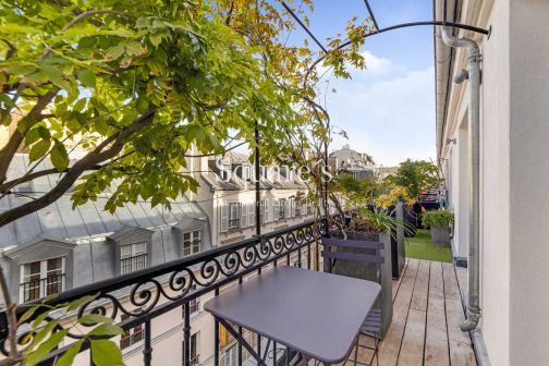 Sale Apartment Paris 8ème 4&nbsp;Rooms 138&nbsp;m²