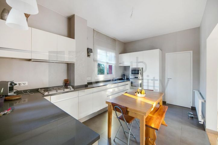house 6 Rooms for sale on SURESNES (92150) Sale House Suresnes 6 Rooms 95 m²