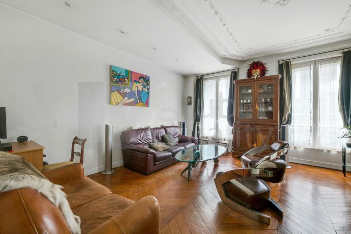 apartment 5 Rooms for sale on Neuilly-sur-Seine (92200) Sale Apartment Neuilly-sur-Seine 5 Rooms 109 m²
