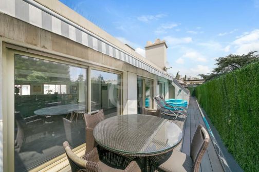 Sale Apartment Neuilly-sur-Seine 6&nbsp;Rooms 182&nbsp;m²