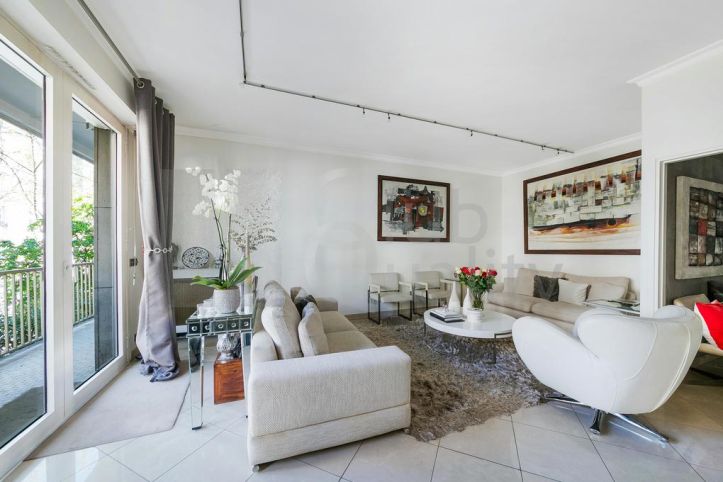 apartment 5 Rooms for sale on Neuilly-sur-Seine (92200) Sale Apartment Neuilly-sur-Seine 5 Rooms 138 m²