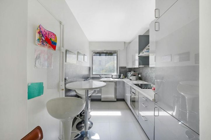 apartment 5 Rooms for sale on Neuilly-sur-Seine (92200) Sale Apartment Neuilly-sur-Seine 5 Rooms 98 m²