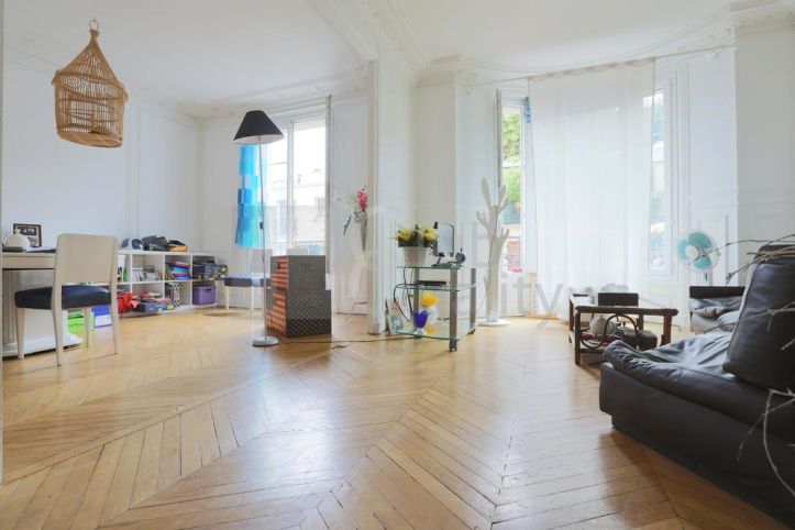 apartment 4 Rooms for sale on Neuilly-sur-Seine (92200) Sale Apartment Neuilly-sur-Seine 4 Rooms 100 m²