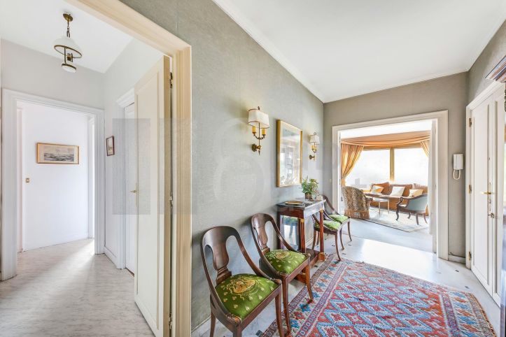apartment 5 Rooms for sale on Neuilly-sur-Seine (92200) Sale Apartment Neuilly-sur-Seine 5 Rooms 131 m²