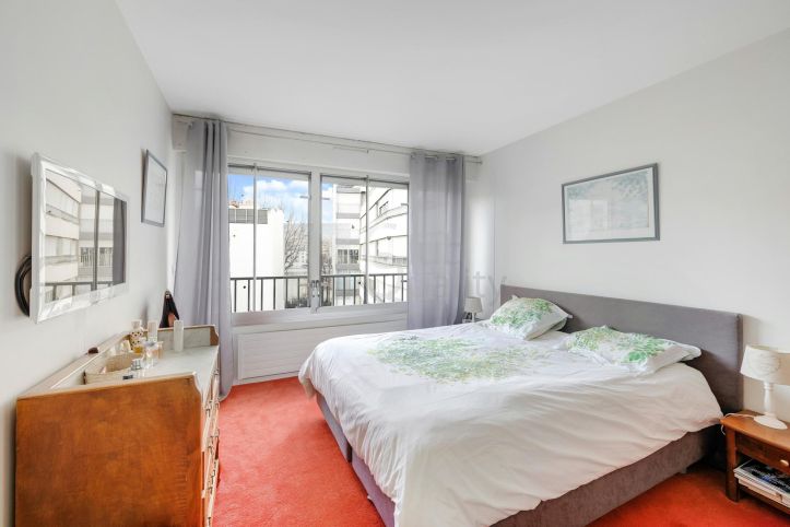apartment 5 Rooms for sale on Neuilly-sur-Seine (92200) Sale Apartment Neuilly-sur-Seine 5 Rooms 115 m²