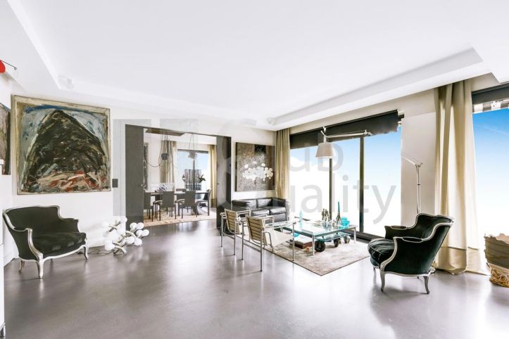 apartment 4 Rooms for sale on Neuilly-sur-Seine (92200) Sale Apartment Neuilly-sur-Seine 4 Rooms 141 m²