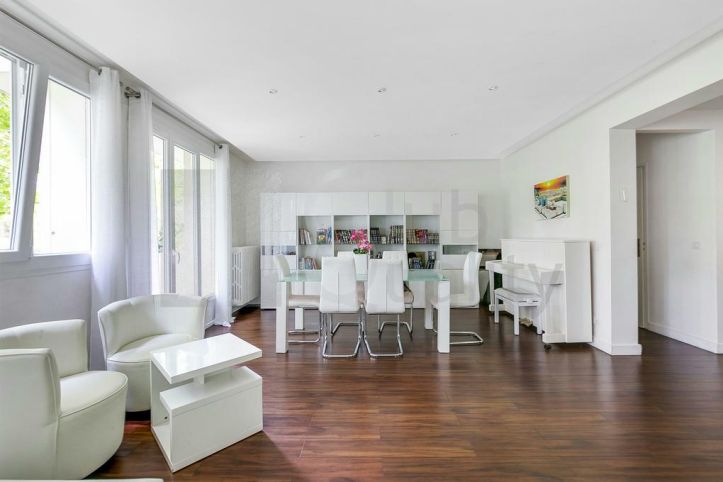 apartment 5 Rooms for sale on Neuilly-sur-Seine (92200) Sale Apartment Neuilly-sur-Seine 5 Rooms 126 m²