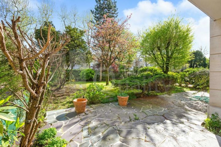 Sale Apartment Neuilly-sur-Seine 6&nbsp;Rooms 146&nbsp;m²