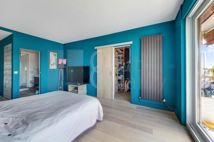 apartment 4 Rooms for sale on Neuilly-sur-Seine (92200) Sale Apartment Neuilly-sur-Seine 4 Rooms 121 m²