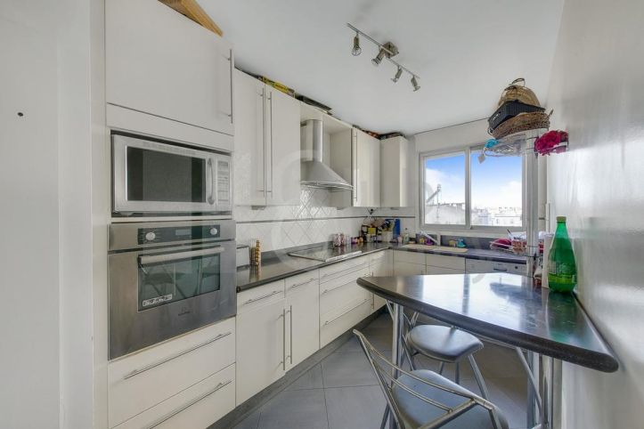 apartment 5 Rooms for sale on LEVALLOIS-PERRET (92300) Sale Apartment Levallois-Perret 5 Rooms 101 m²