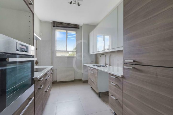 apartment 5 Rooms for sale on Neuilly-sur-Seine (92200) Sale Apartment Neuilly-sur-Seine 5 Rooms 135 m²