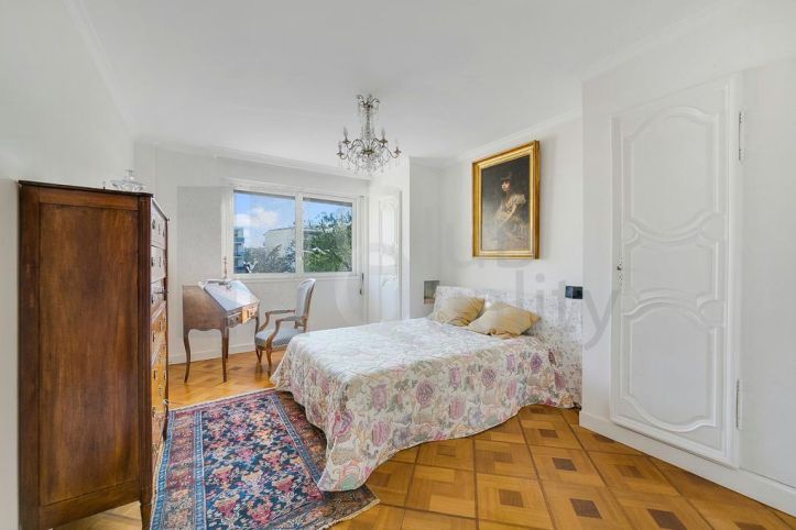 apartment 4 Rooms for sale on Neuilly-sur-Seine (92200) Sale Apartment Neuilly-sur-Seine 4 Rooms 107 m²
