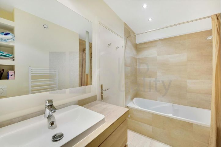 Sale Apartment Neuilly-sur-Seine 4&nbsp;Rooms 99&nbsp;m²