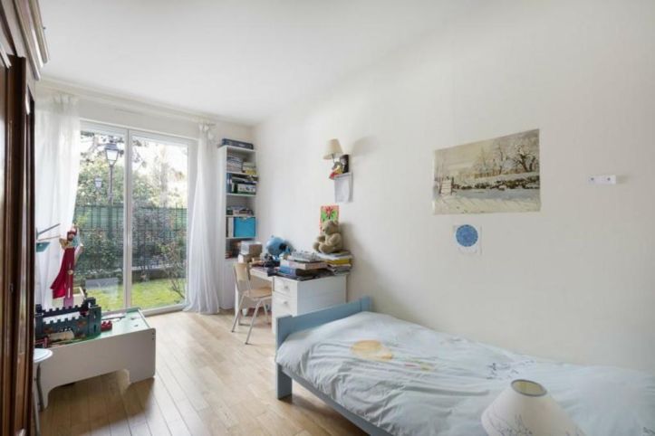 apartment 6 Rooms for sale on Neuilly-sur-Seine (92200) Sale Apartment Neuilly-sur-Seine 6 Rooms 156 m²