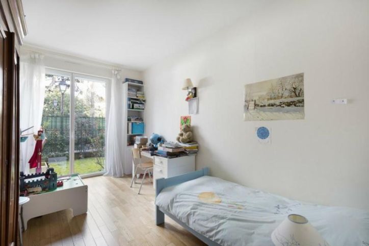 Sale Apartment Neuilly-sur-Seine 6&nbsp;Rooms 156&nbsp;m²