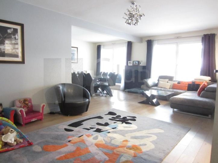 apartment 5 Rooms for sale on LEVALLOIS-PERRET (92300)