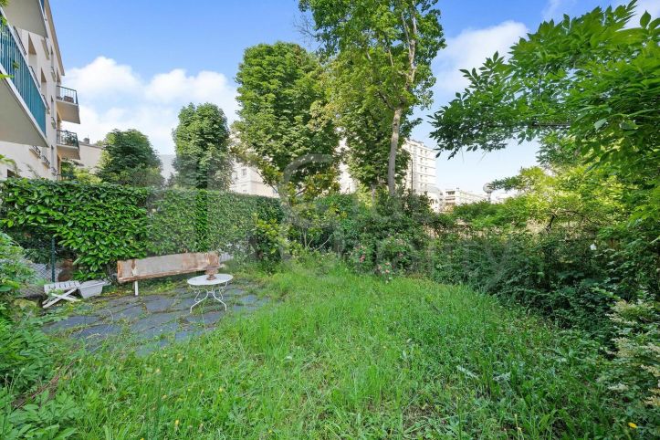 apartment 5 Rooms for sale on Neuilly-sur-Seine (92200)