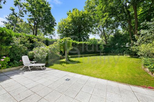 Sale Apartment Neuilly-sur-Seine 5&nbsp;Rooms 147&nbsp;m²