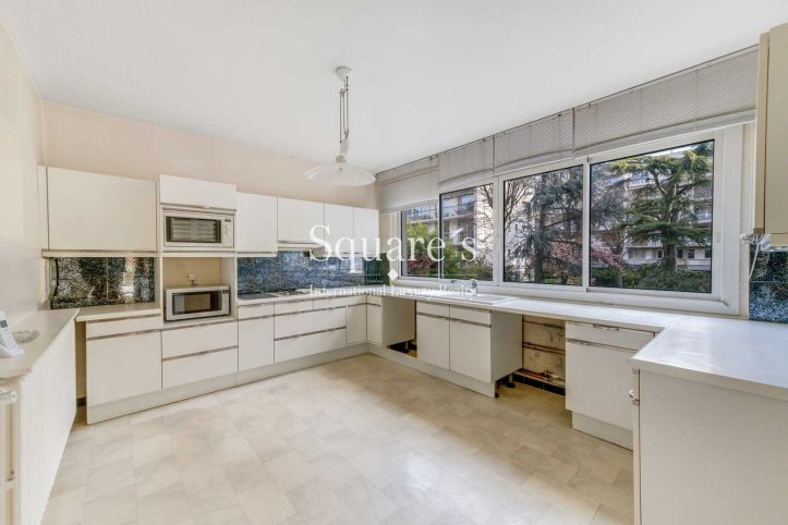 Sale Apartment Neuilly-sur-Seine 6&nbsp;Rooms 144&nbsp;m²