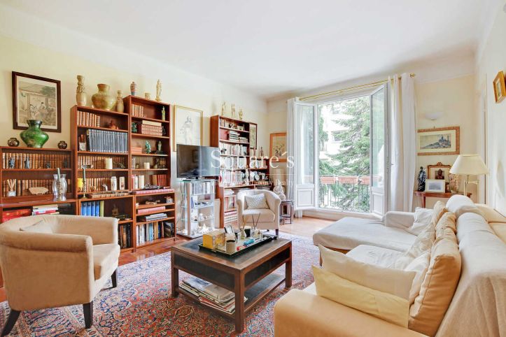 apartment 5 Rooms for sale on Neuilly-sur-Seine (92200) Sale Apartment Neuilly-sur-Seine 5 Rooms 122 m²