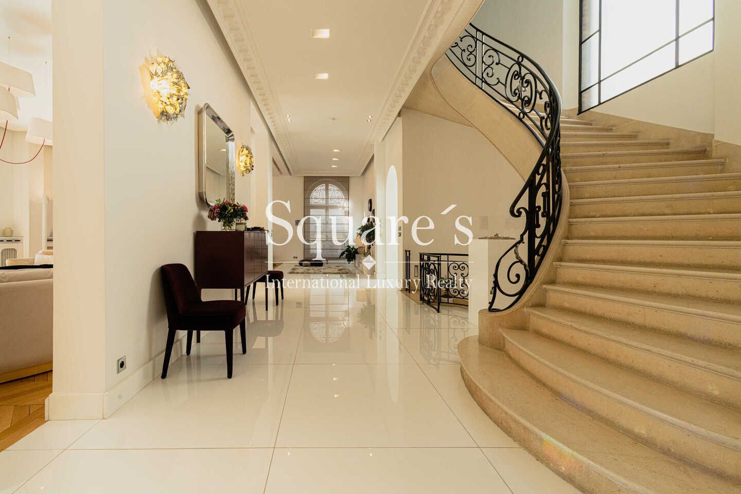 mansion (hôtel particulier) 16 Rooms for sale on Neuilly-sur-Seine (92200) Sale Mansion (hôtel particulier) Neuilly-sur-Seine 16 Rooms 814 m²