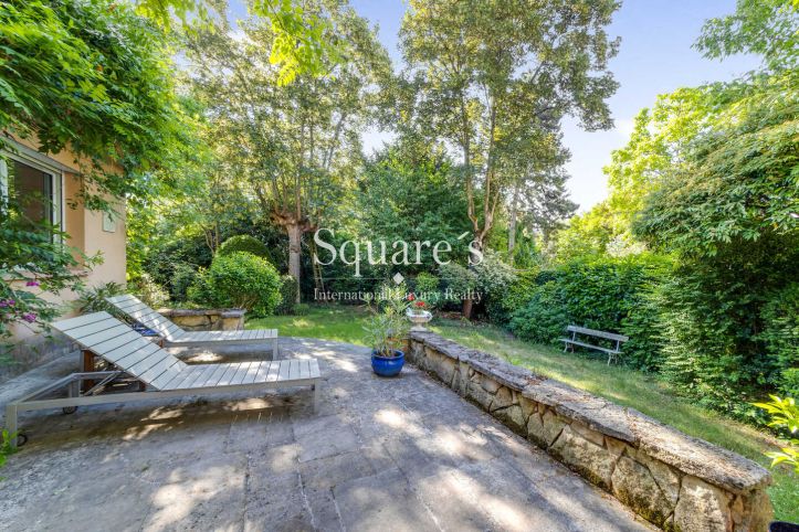 house 9 Rooms for sale on Bourg la Reine (92340) Sale House Bourg-la-Reine 9 Rooms 324 m²
