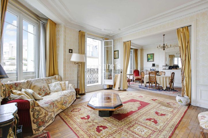apartment 4 Rooms for sale on Neuilly-sur-Seine (92200) Sale Apartment Neuilly-sur-Seine 4 Rooms 107 m²