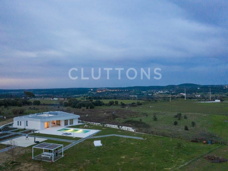 house 6 Rooms for sale on Montemor-o-Novo (7050)