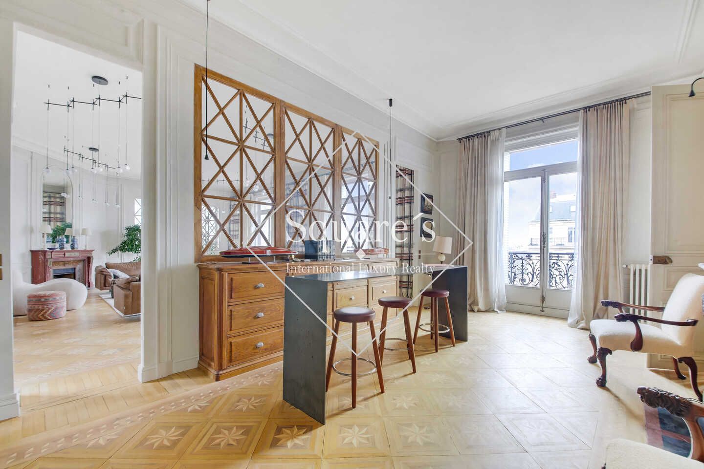 apartment 8 Rooms for sale on Paris 16ème (75016)