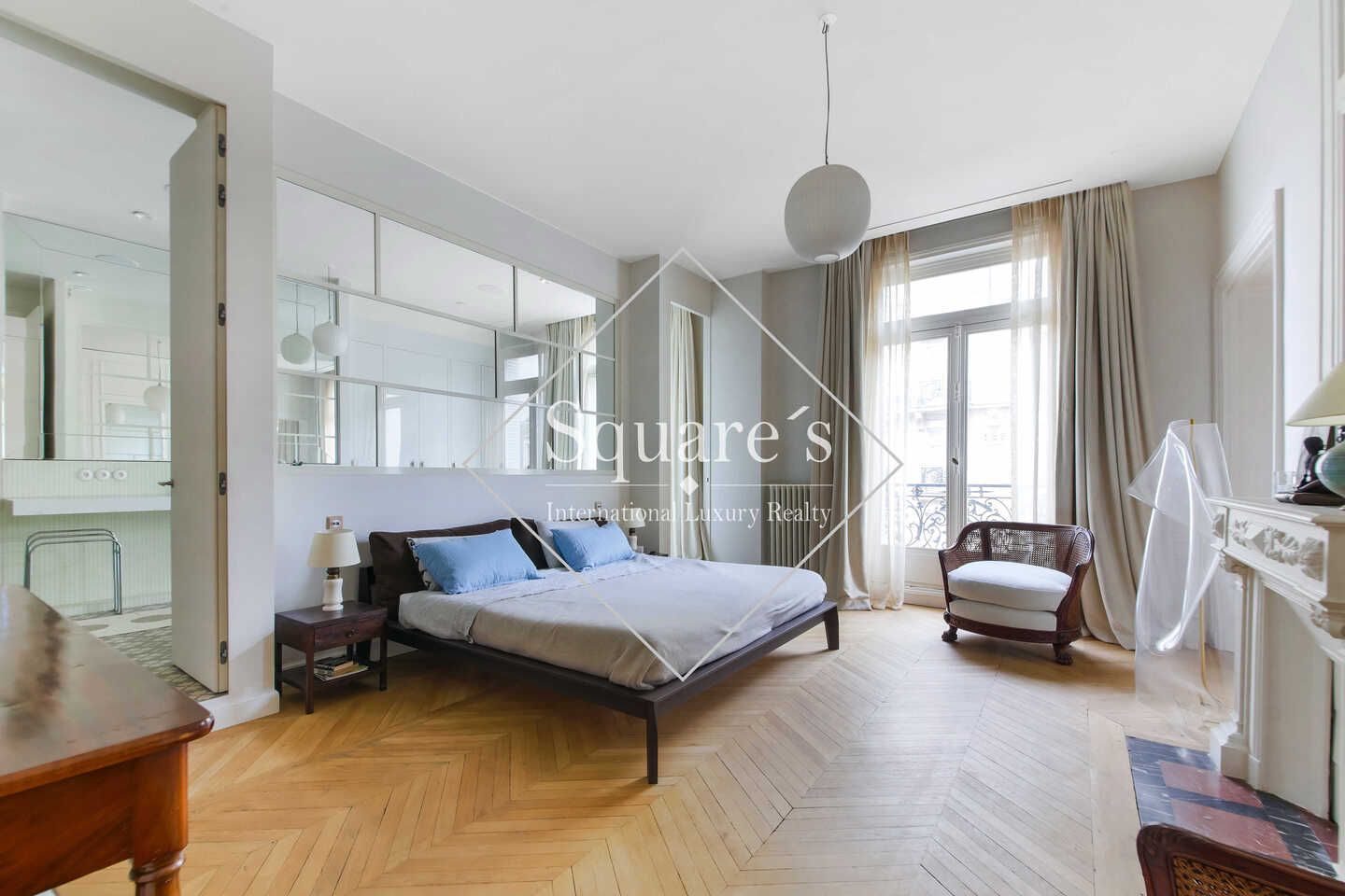 apartment 8 Rooms for sale on Paris 16ème (75016)