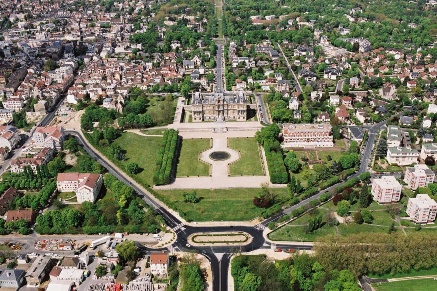 house 15 Rooms for sale on Maisons-Laffitte (78600) Sale House Maisons-Laffitte 15 Rooms 439 m²