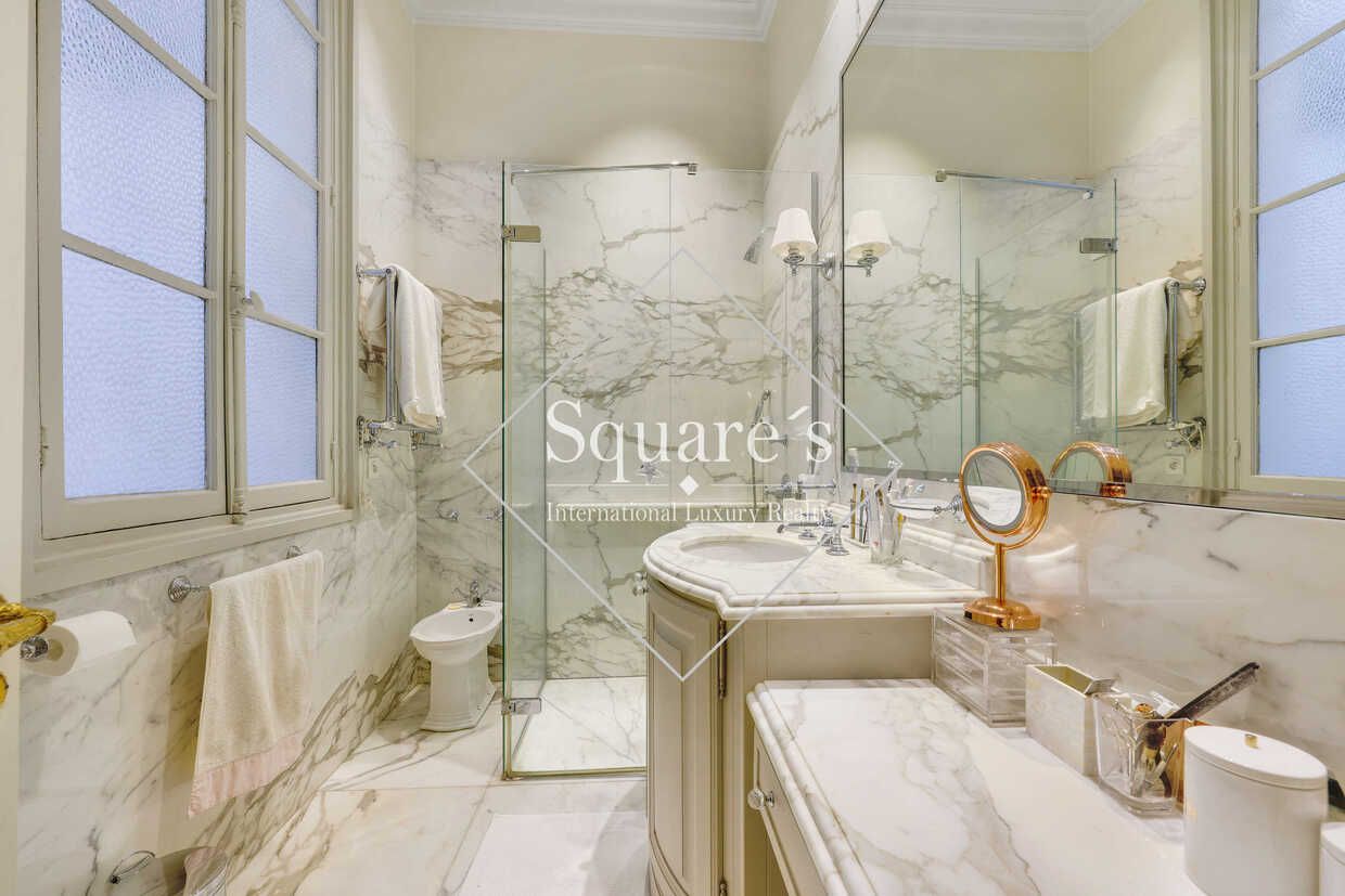 apartment 6 Rooms for sale on Paris 17ème (75017)