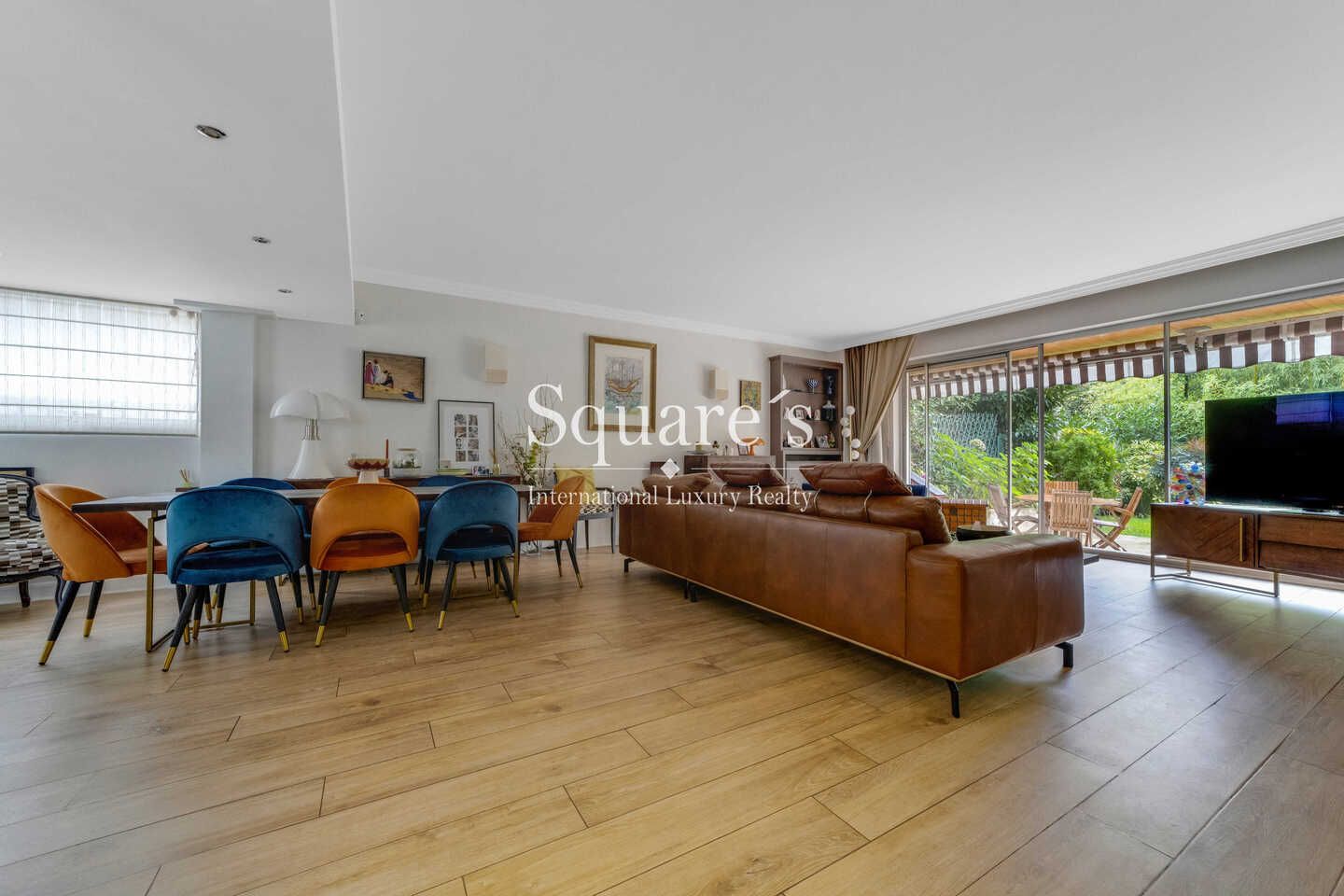 apartment 5 Rooms for sale on Neuilly-sur-Seine (92200) Sale Apartment Neuilly-sur-Seine 5 Rooms 142 m²