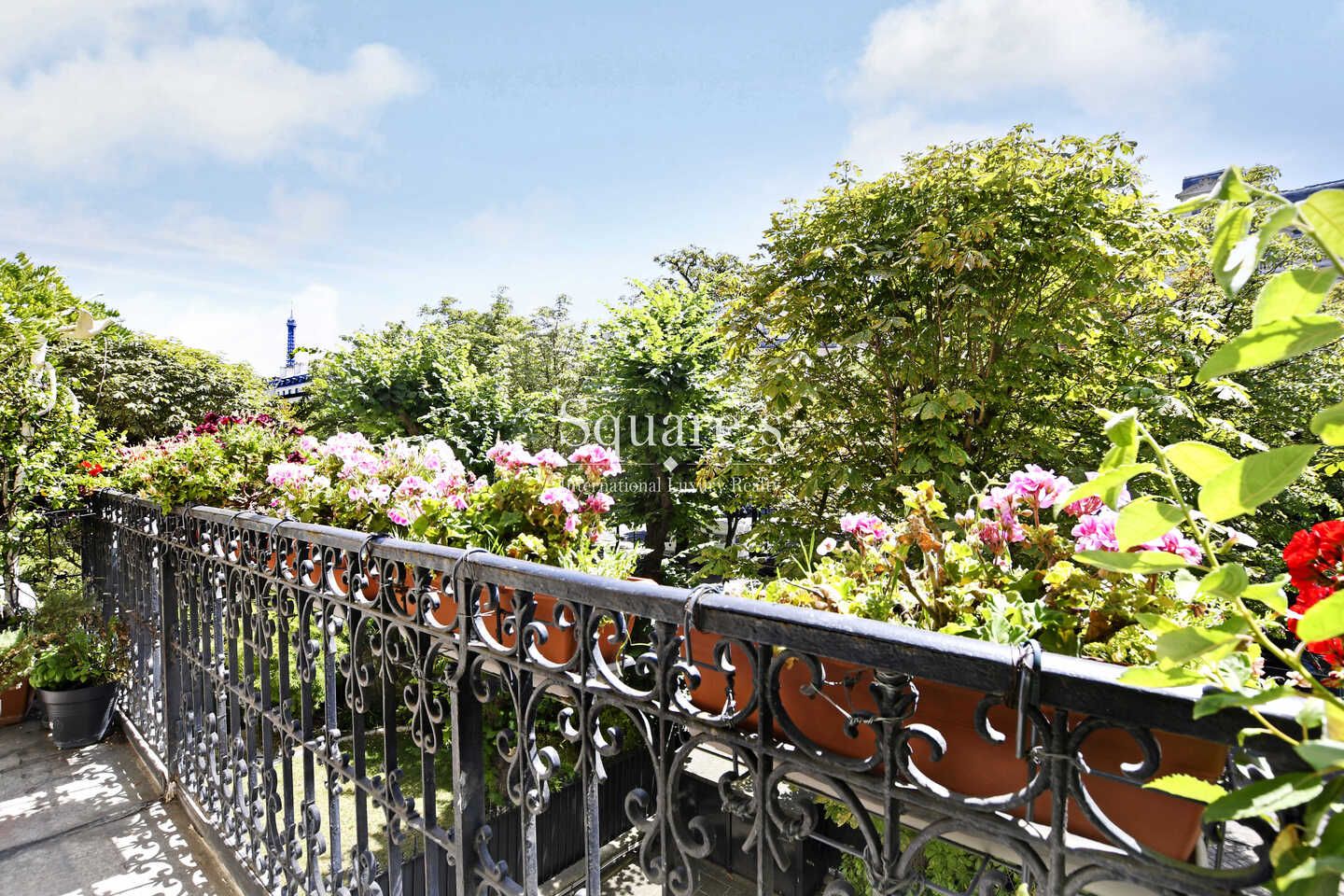 apartment 4 Rooms for sale on Paris 16ème (75016) Sale Apartment Paris 16ème 4 Rooms 141 m²