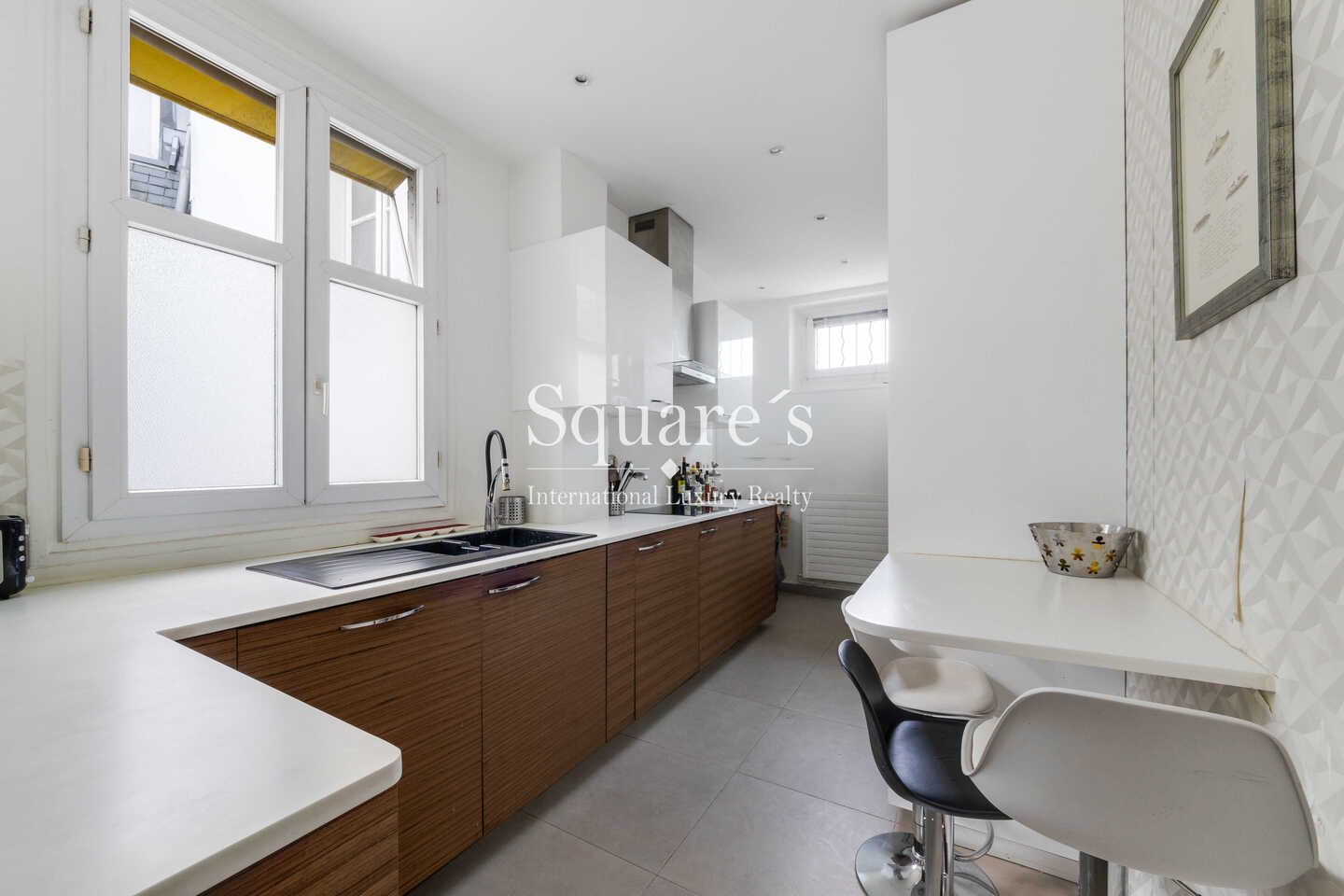 apartment 5 Rooms for sale on Neuilly-sur-Seine (92200) Sale Apartment Neuilly-sur-Seine 5 Rooms 135 m²