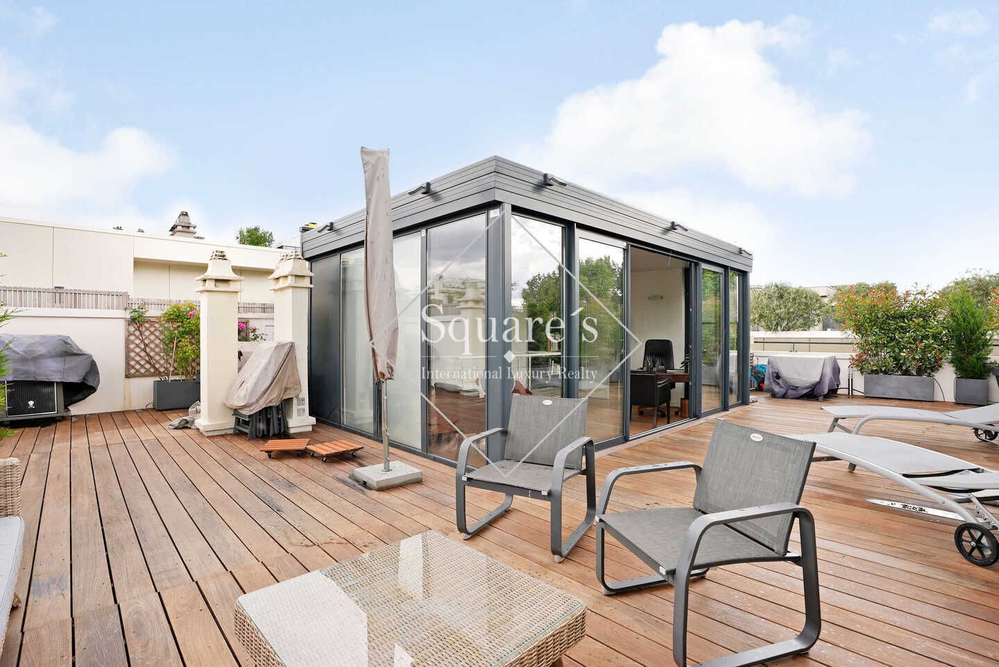 apartment 4 Rooms for sale on Neuilly-sur-Seine (92200) Sale Apartment Neuilly-sur-Seine 4 Rooms 100 m²