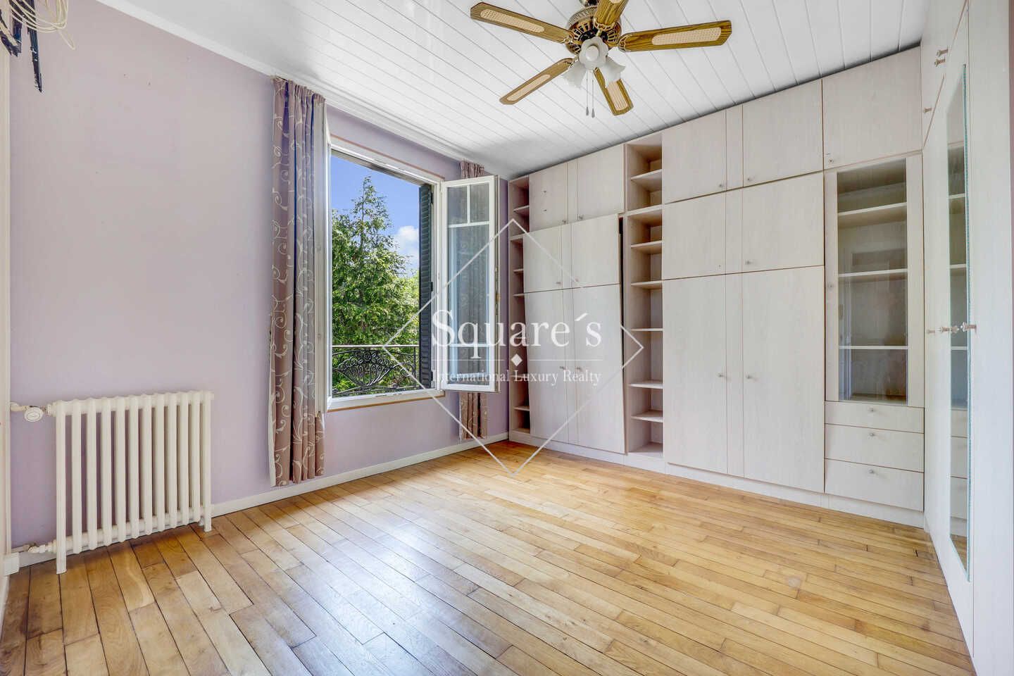 house 7 Rooms for sale on Garches (92380)