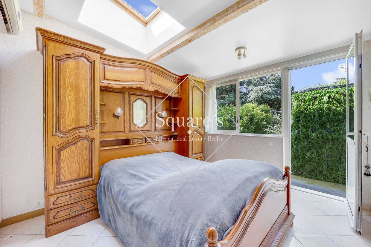 house 7 Rooms for sale on Garches (92380)