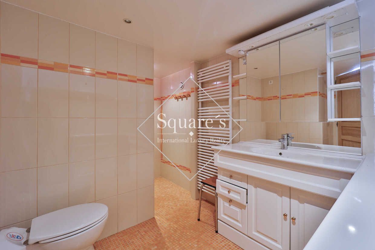 house 7 Rooms for sale on Garches (92380)