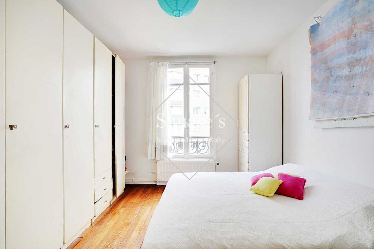 apartment 3 Rooms for sale on Courbevoie (92400)