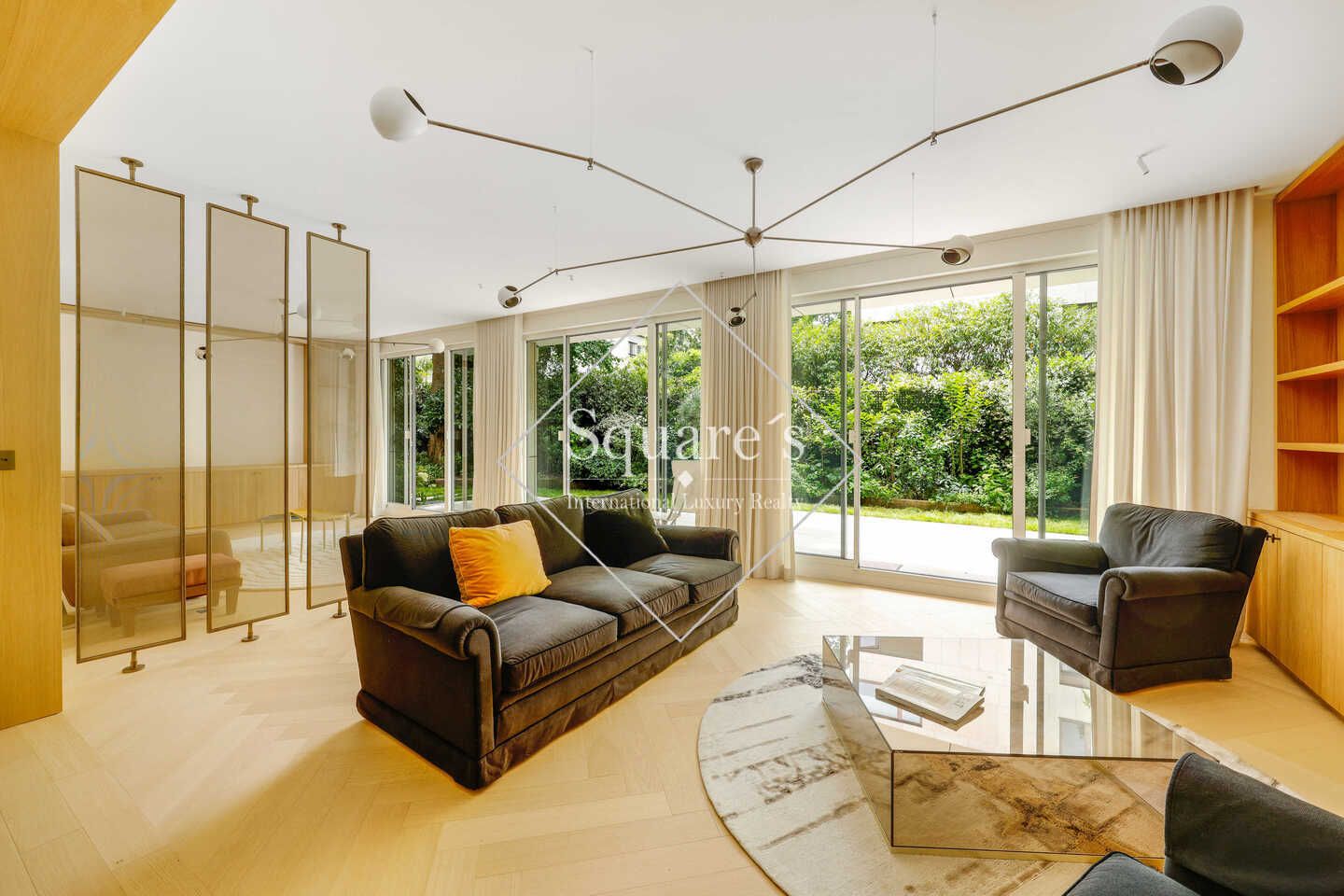 apartment 7 Rooms for sale on Neuilly-sur-Seine (92200) Sale Apartment Neuilly-sur-Seine 7 Rooms 215 m²