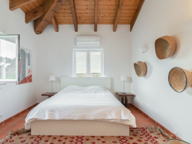 farmhouse 13 Rooms for sale on Viana do Alentejo (7090)