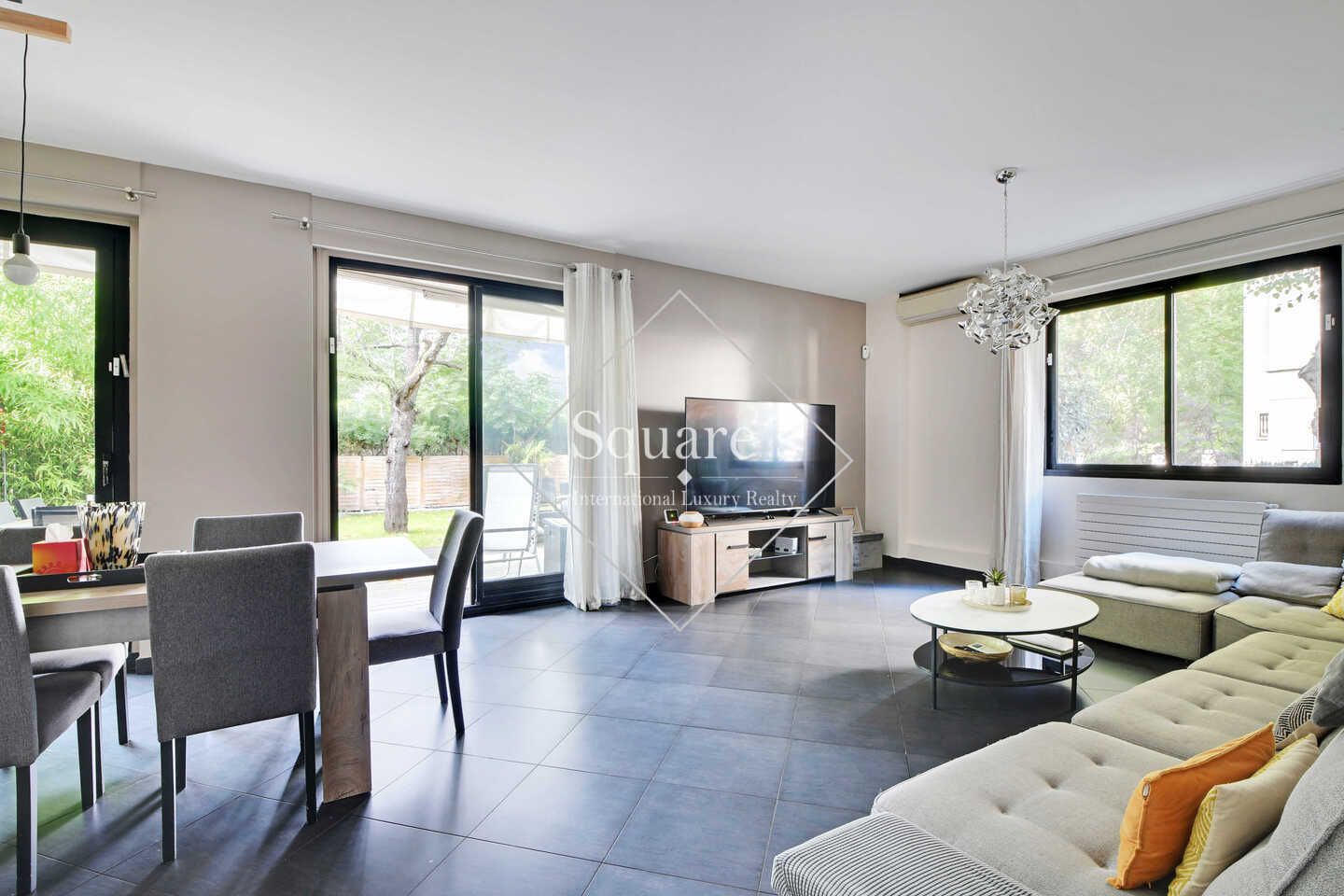 apartment 4 Rooms for sale on Neuilly-sur-Seine (92200)