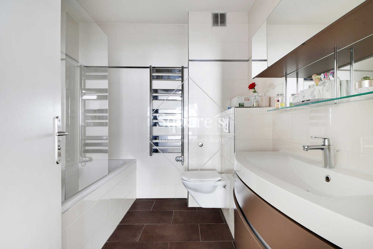 apartment 4 Rooms for sale on Neuilly-sur-Seine (92200)