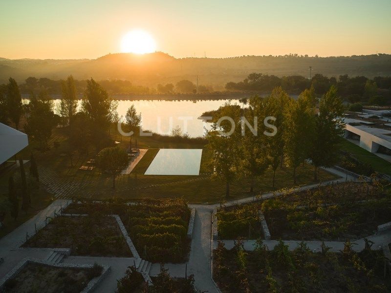 house 6 Rooms for sale on Montemor-o-Novo (7050)