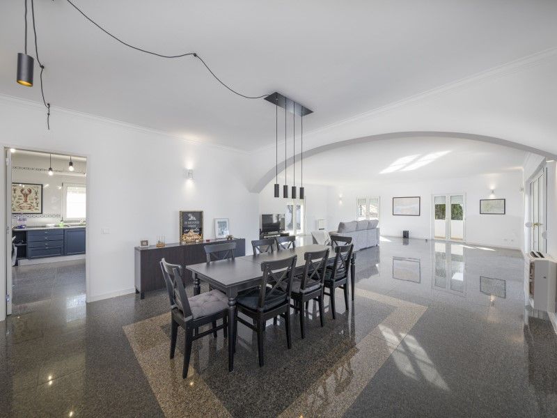 house 10 Rooms for sale on Lagoa (8400)